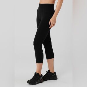 Black Alo High-Waist Airbrush Capri Size Small